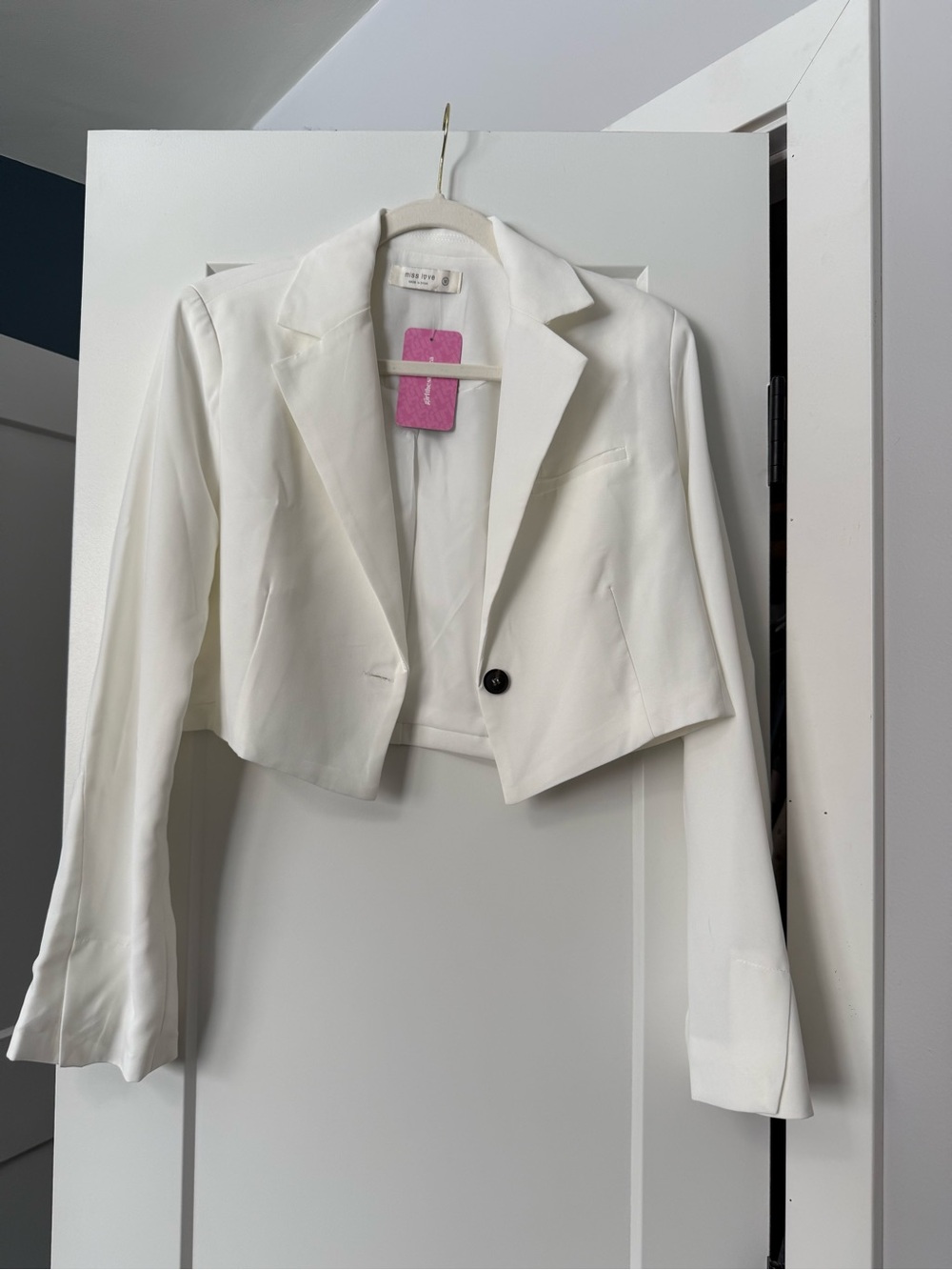 Cropped White Single-Button Blazer - Picture 2 of 2